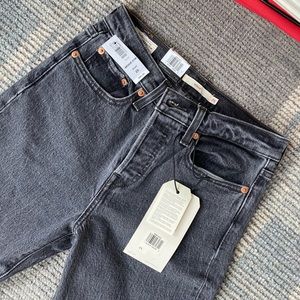 Aritza Levi’s wedgie jeans